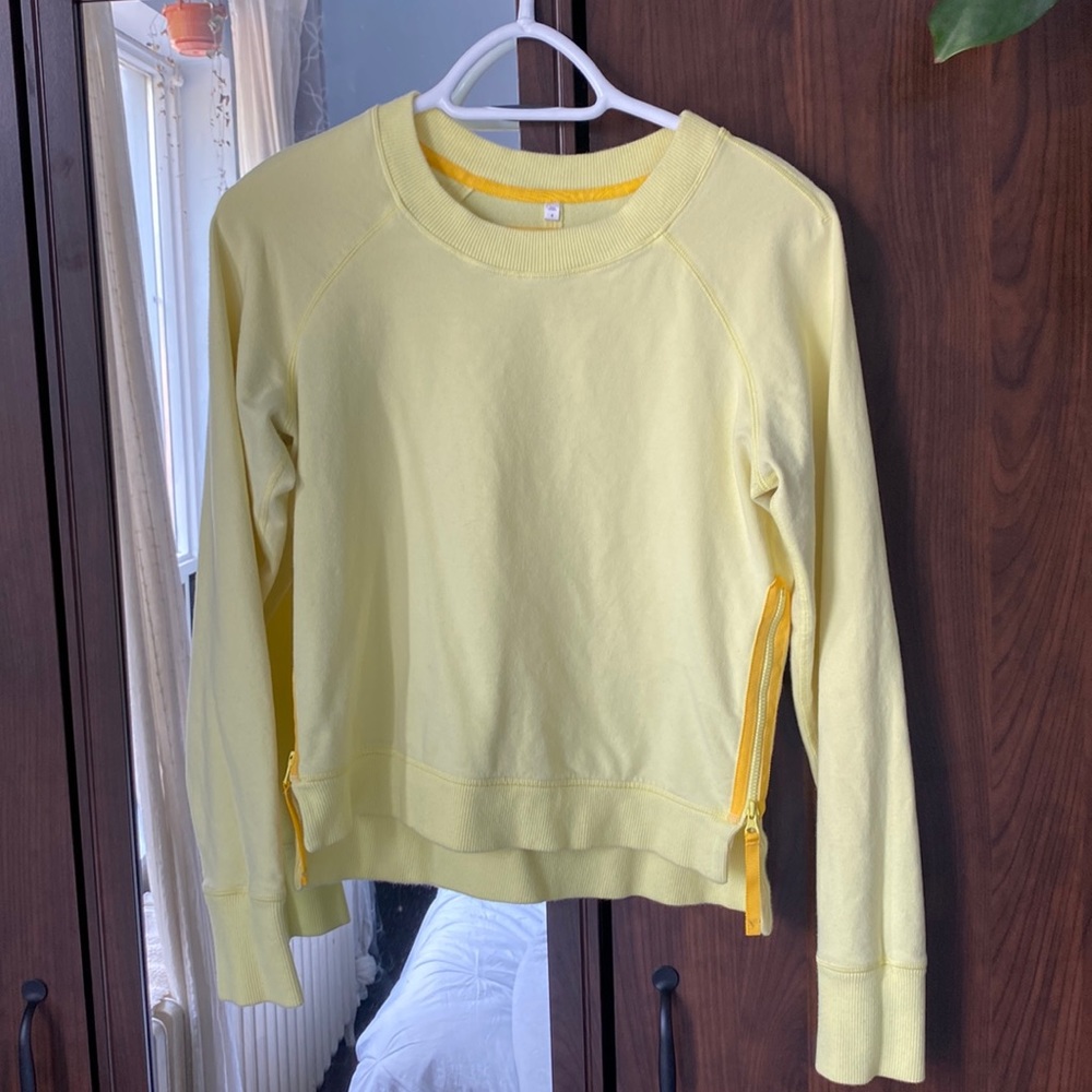 Vintage yellow lululemon pullover sweater with zippers